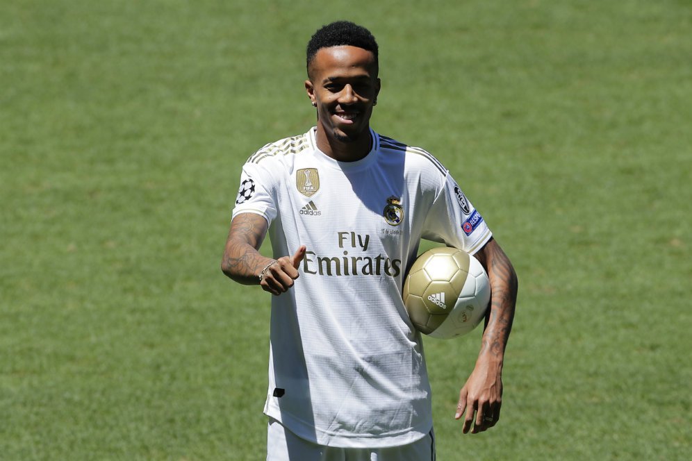 Eder Militao Tinggalkan Acara Perkenalannya di Real Madrid Karena Sakit