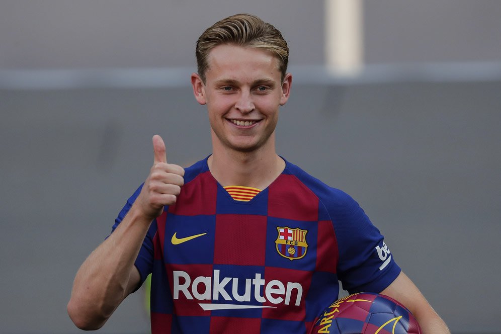 De Boer: Frenkie De Jong Bisa Jadi Suksesor Sergio Busquets di Barcelona