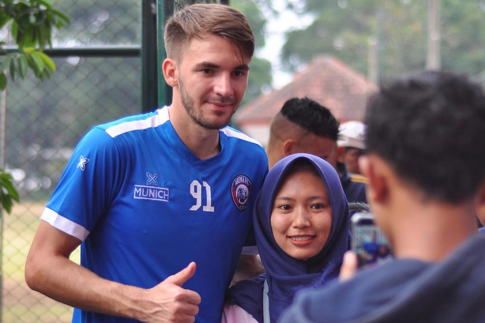 Arema FC Lepas Pavel Smolyachenko