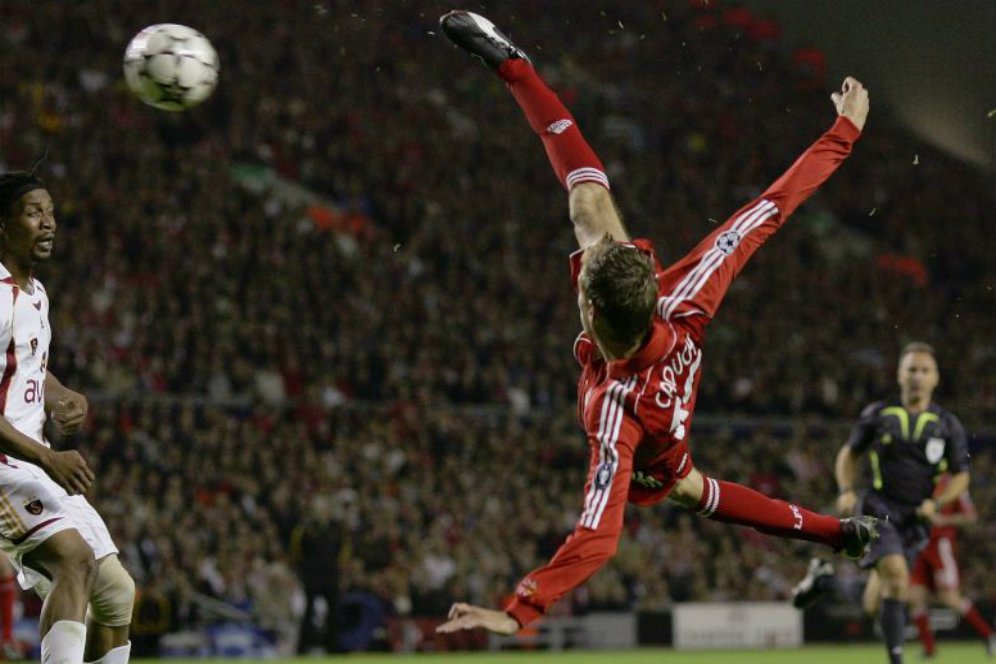Peter Crouch, Robot Raksasa Humoris yang Mahir Cetak Gol Akrobat