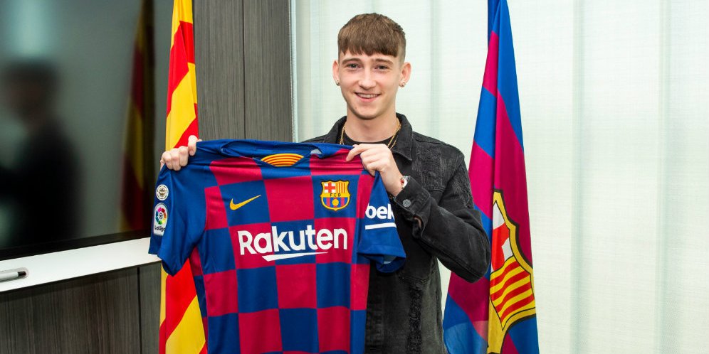 Barcelona Resmi Gaet Wonderkid Inggris Bernama Louie Barry