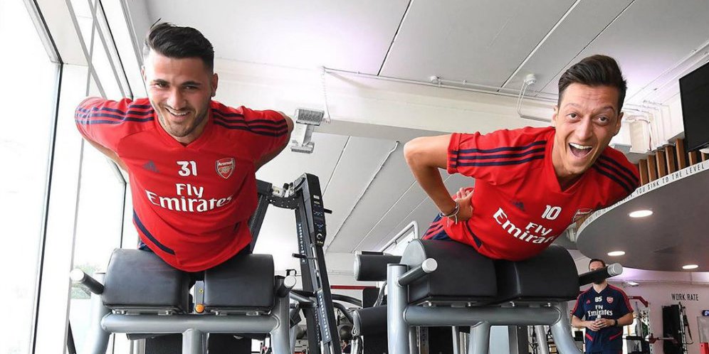 Hasil gambar untuk ozil dan kolasinac