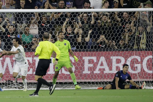 Carlos Vela: Kekuatan dari MLS Penyerang Los Angeles FC, Carlos Vela rayakan golnya ke gawang San Jose Earthquakes. (c) AP Photo