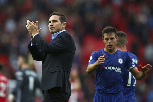 Frank Lampard mencoba menyemangati skuad Chelsea usai dihajar Manchester United. (c) AP Photo