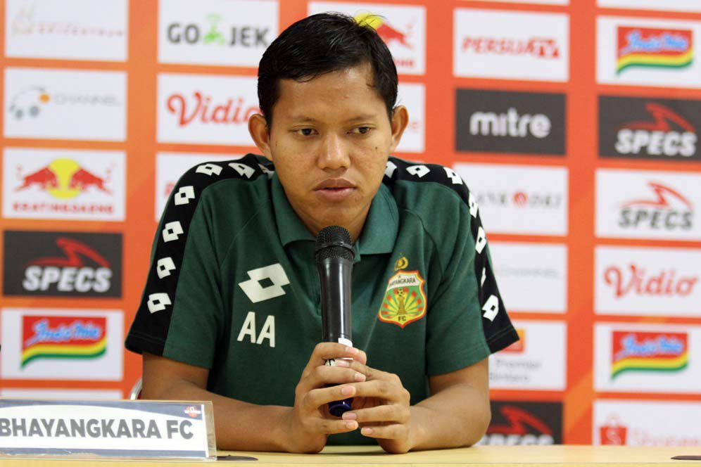 Disoraki Pendukung Persija, Adam Alis Meminta Maaf