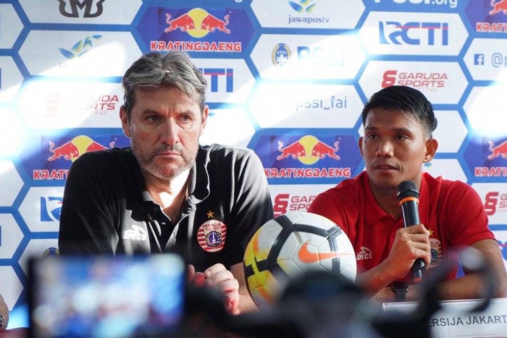 Pelatih Persija Menyayangkan Kartu Merah yang Diterima Sandi Sute Pelatih Persija Menyayangkan Kartu Merah yang Diterima Sandi Sute