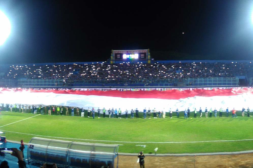 Pengibaran Merah Putih Raksasa Awali Laga Arema Kontra PSIS Semarang