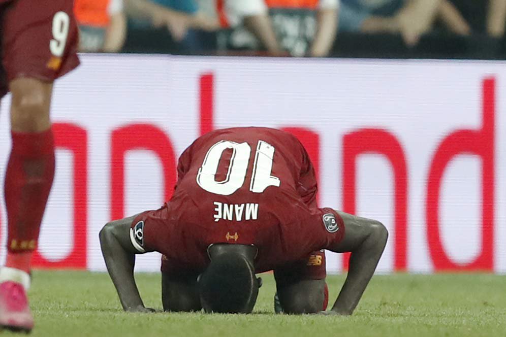 Kisah Teladan Sadio Mane: Puasa Ramadan, Bangun Sebelum Subuh, Salat 5 Waktu