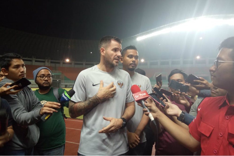 Simon McMenemy Ungkap Alasan Timnas Indonesia Berangkat Lebih Dini ke UEA