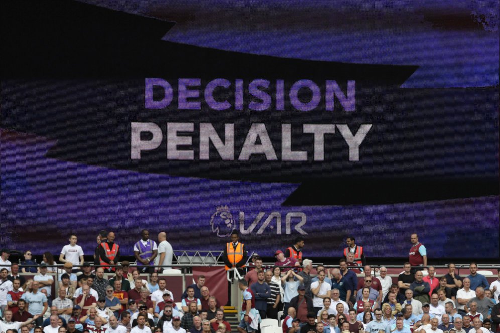 VAR Buat Pertandingan Premier League Tak Menyenangkan, Setuju?