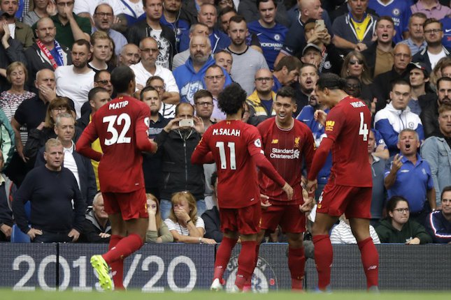 Skuat Liverpool rayakan gol Firmino ke gawang Chelsea. (c) AP Photo