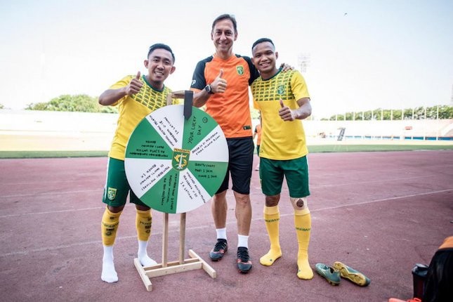 Cara Unik Persebaya Jaga Kedisiplinan Pemain Cara Unik Persebaya Jaga Kedisiplinan Pemain