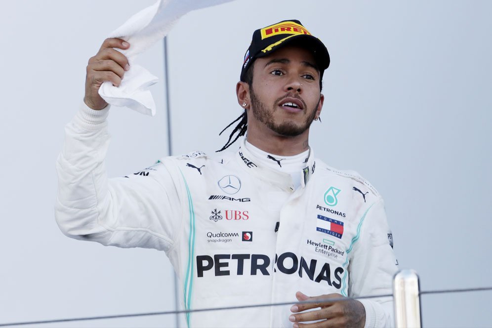 Poin Unggul Jauh, Lewis Hamilton Belum Pikirkan Gelar Dunia