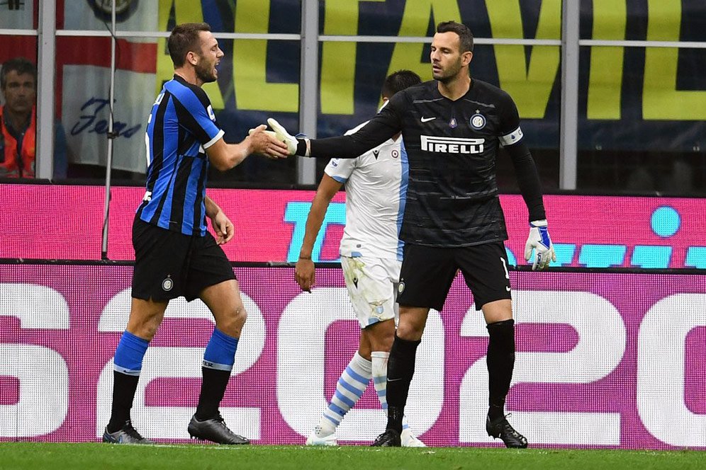 Handanovic Diyakini Masih Bisa Garansi Gawang Inter Beberapa Tahun Lagi