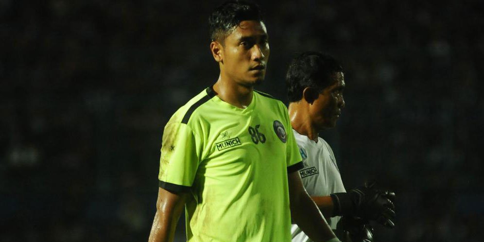 Sandi Firmansyah Tuai Pujian Pelatih Kiper Arema pada Debutnya