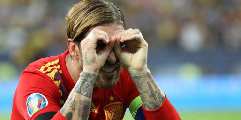 Sergio Ramos merayakan golnya ke gawang Rumania pada laga Kualifikasi Euro 2020, Jumat (6/9/2019) dini hari WIB. (c) AS