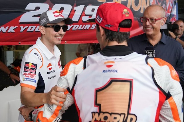 Rivalitas dengan Lorenzo Hanya di Trek