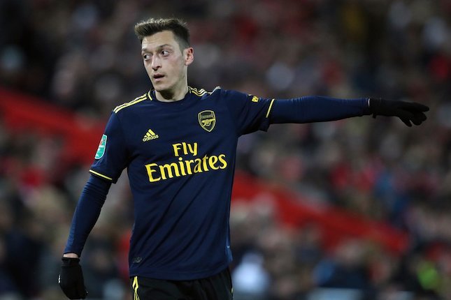 Simpan Mesut Ozil