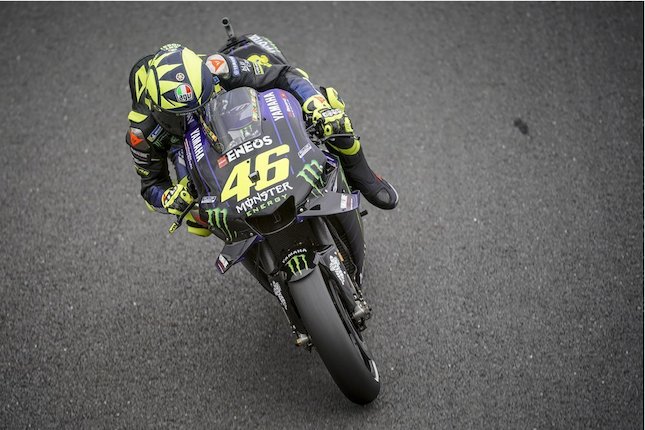 Valentino Rossi 'Iri' Marc Marquez Kehabisan Bahan Bakar Valentino Rossi 'Iri' Marc Marquez Kehabisan Bahan Bakar