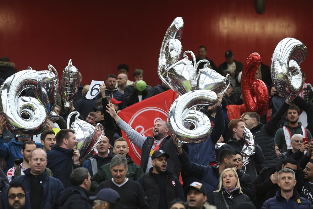'Balon 6', Cara Fans Liverpool Ejek Manchester United di Old Trafford 'Balon 6', Cara Fans Liverpool Ejek Manchester United di Old Trafford