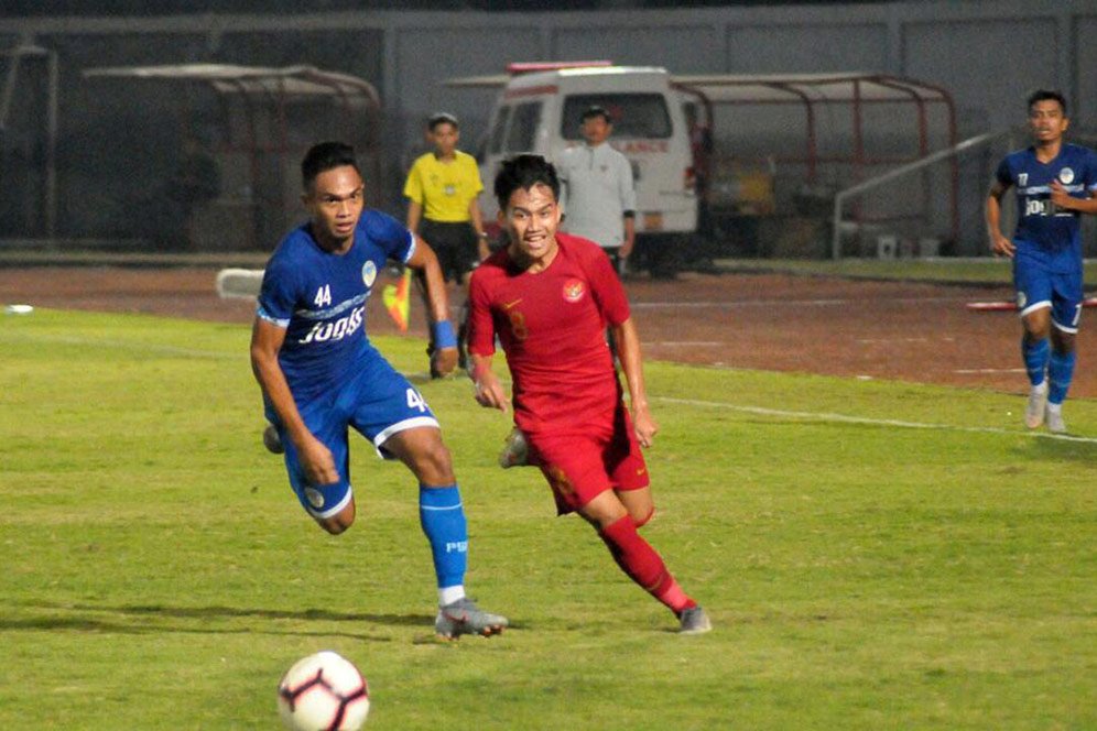 Rekam Buruk 'Si Penendang Kungfu' Hisyam Tolle di Kancah Sepak Bola Nasional