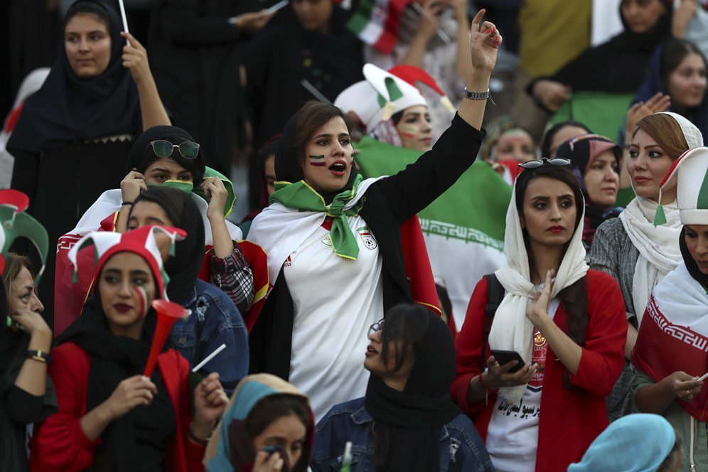 Perempuan Iran Bisa Nonton Sepak Bola di Stadion, Setelah 38 Tahun Dilarang