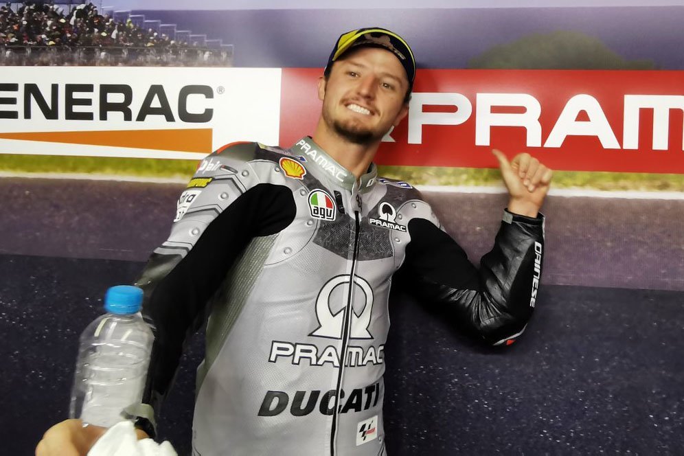 Rayakan Podium MotoGP Australia, Jack Miller Minum Sampanye Pakai Sepatu