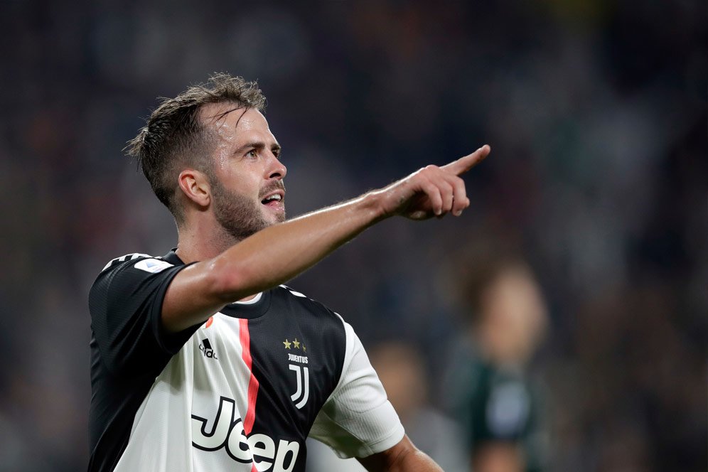 Barcelona Sudah Capai Kesepakatan dengan Miralem Pjanic