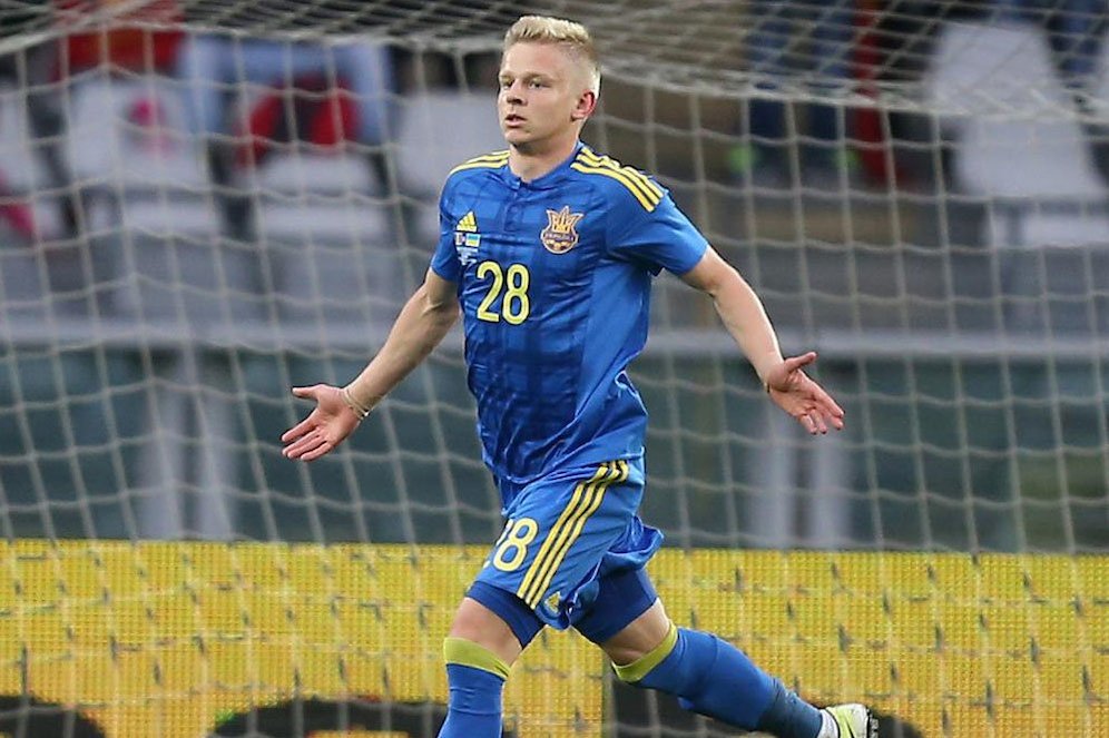 Momen Romantis Oleksandr Zinchenko Lamar Sang Pacar Cantik di Stadion