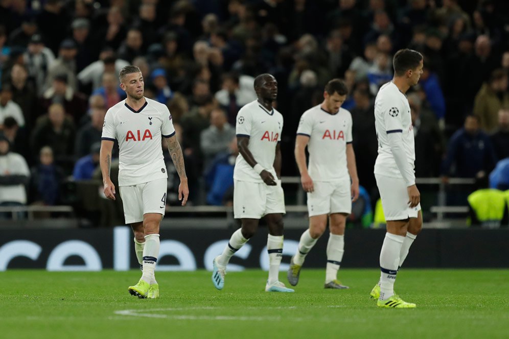 Gara-gara Tottenham Dibantai, Pegawai Ini Sampai Keluar dai Grup WA Kantor