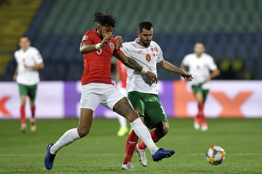 Mengenal Tyrone Mings: Dari Tak Punya Rumah Hingga Debut di Timnas Inggris