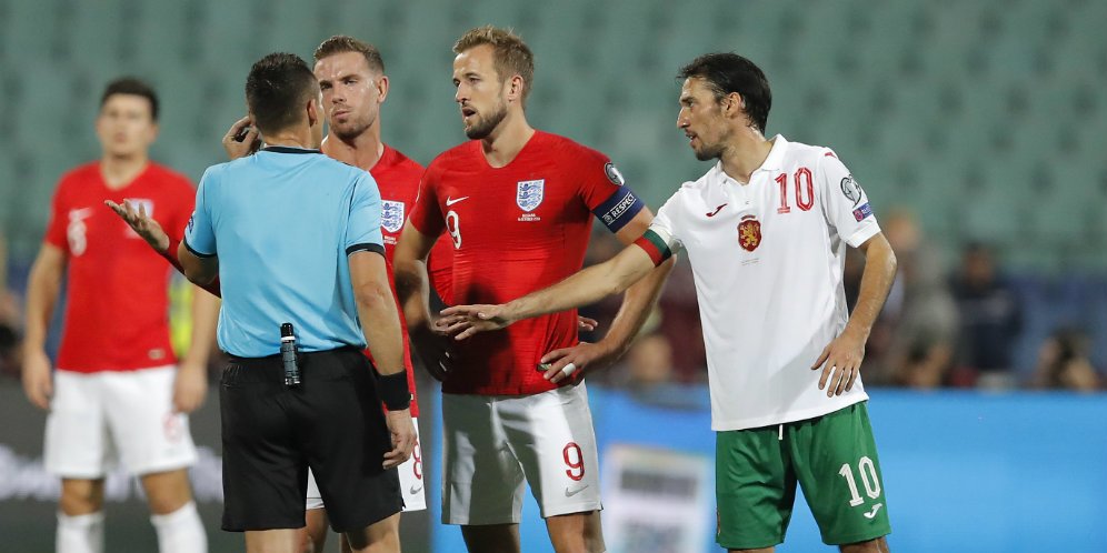 Kapten Bulgaria Banjir Pujian Usai Coba Hentikan Ejekan Rasis pada Timnas Inggris