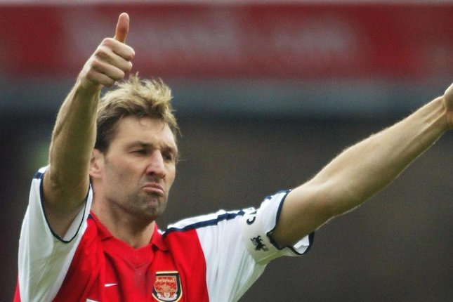 Tony Adams ? Bek Tengah