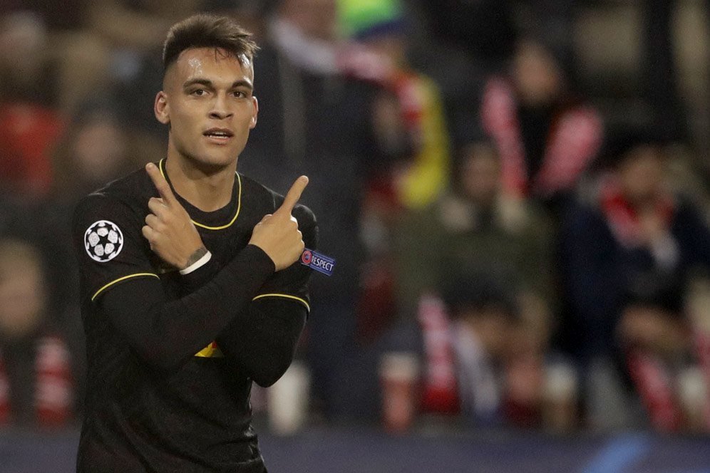 Pilih Aubameyang atau Lautaro, Barcelona?