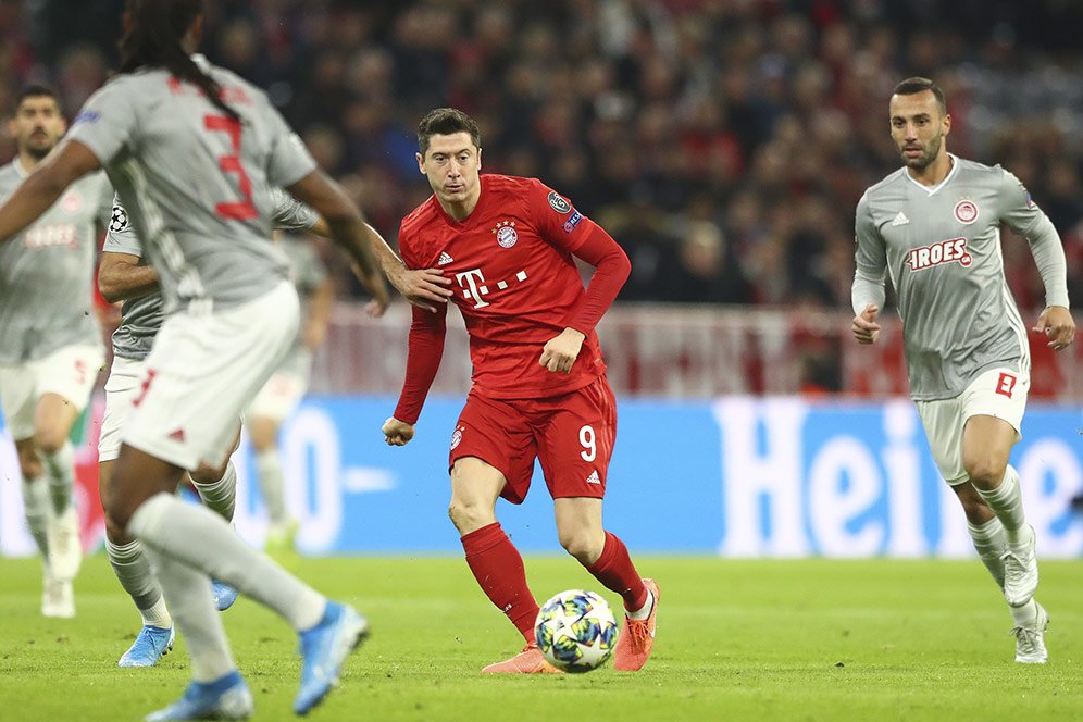 Statistik Laga Bayern Munchen vs Olympiakos: Lewandoski Samai Torehan Ronaldo dan Messi