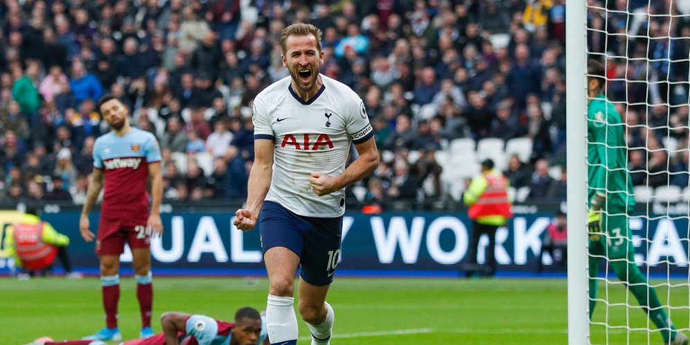 Selebrasi Harry Kane usai bobol gawang West Ham, Sabtu (23/11/2019) malam. (c) AP Photo