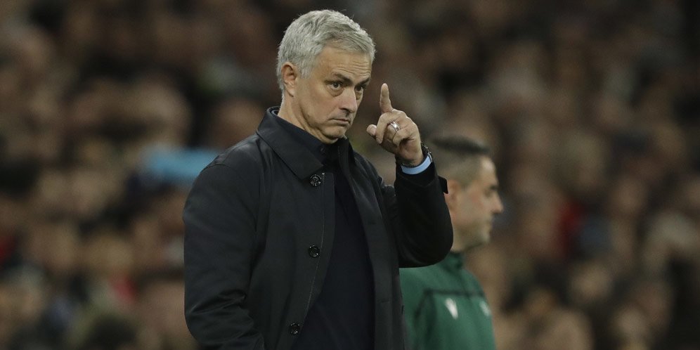 https://cdns.klimg.com/bola.net/library/upload/21/2019/11/jose-mourinho-1_7db2d82.jpg