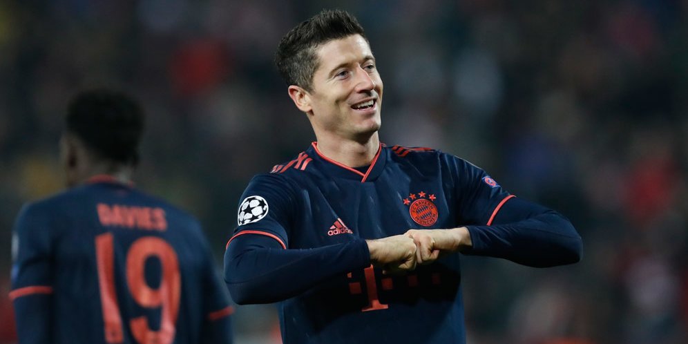 Robert Lewandowski memborong empat gol ke gawang Red Star Belgrade (c) AP Photo