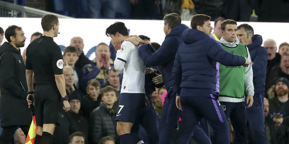 Kelas! Kapten Everton Bantu Hibur Son Heung-Min Usai Cedera Horor Gomes