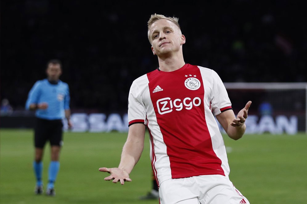 Jegal Real Madrid, Barcelona Juga Kejar Donny van de Beek