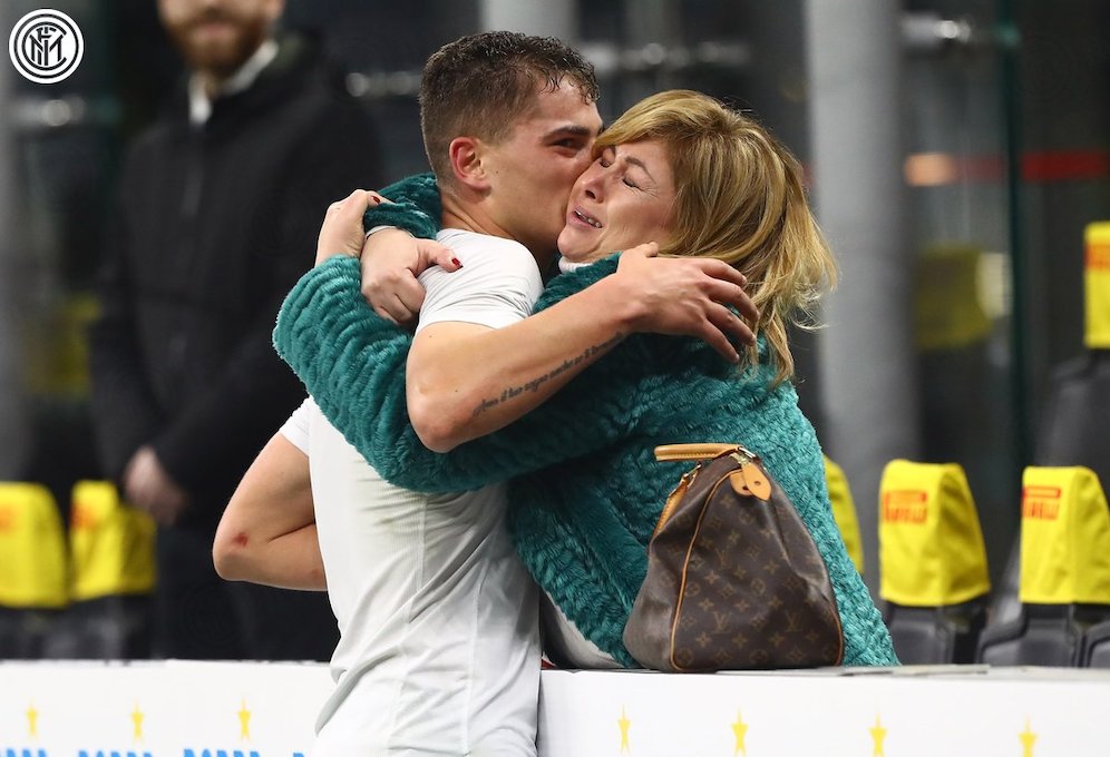 Selamat Hari Ibu! Bakti Sebastiano Esposito dan Kebaikan Hati Romelu Lukaku Selamat Hari Ibu! Bakti Sebastiano Esposito dan Kebaikan Hati Romelu Lukaku
