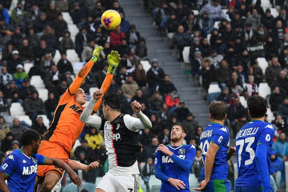 Ketika Karir Buffon di Juventus Lebih 'Tua' Dibanding Usia Kiper Sassuolo