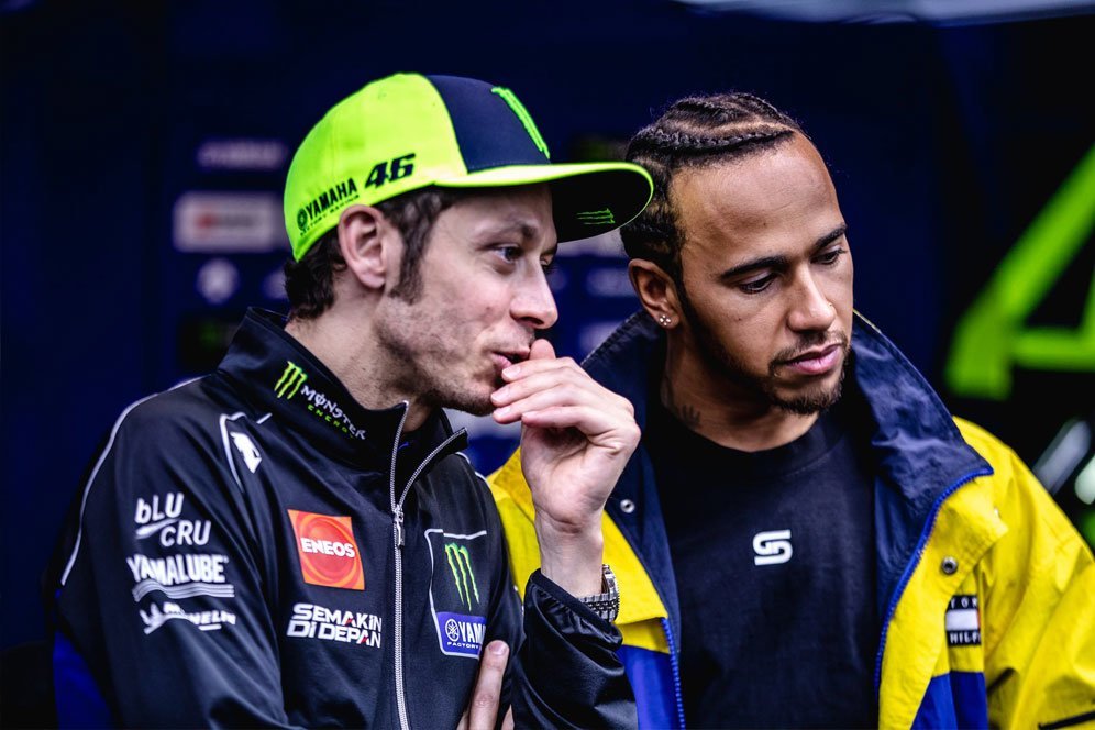 Lewis Hamilton-Lando Norris Sedih Valentino Rossi Takkan Balapan Lagi di MotoGP