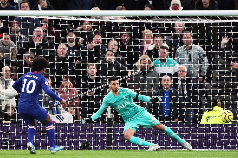 Man of the Match Tottenham vs Chelsea: Willian