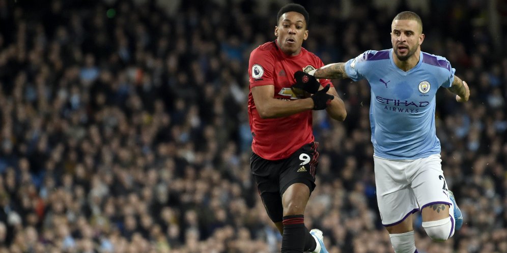 Tertinggal Jauh dari Liverpool, Walker Tegaskan Man City Belum Menyerah