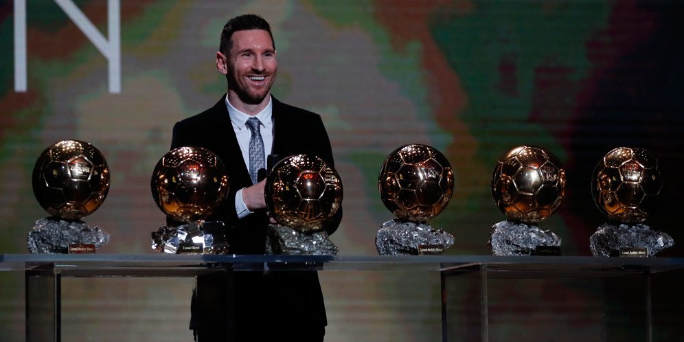 Lionel Messi bersama enam trofi Ballon dOr miliknya (c) AP Photo