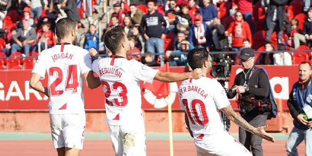 Ever Banega (kanan), pilar penting Sevilla (c) Sevilla FC