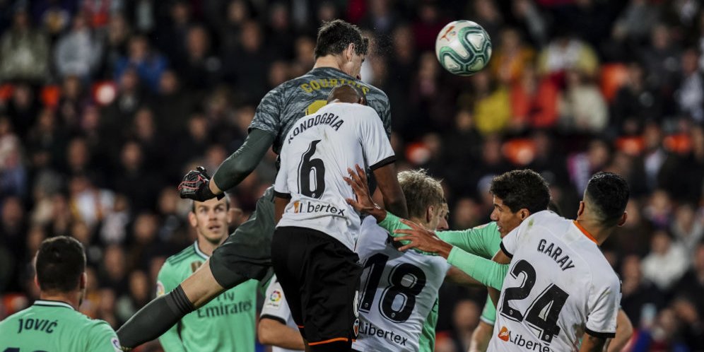 Video: Ikut andil Atas Gol Madrid, Courtois Ejek Suporter Valencia