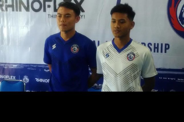 Jersey pramusim Arema FC 2020 (c) Bola.net/Dendy Gandakusumah
