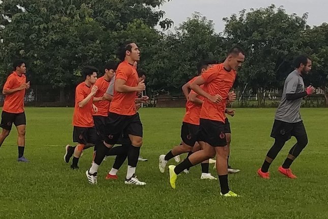 Hujan Deras Plus Petir, Latihan Persija Bubar di Tengah Jalan Hujan Deras Plus Petir, Latihan Persija Bubar di Tengah Jalan
